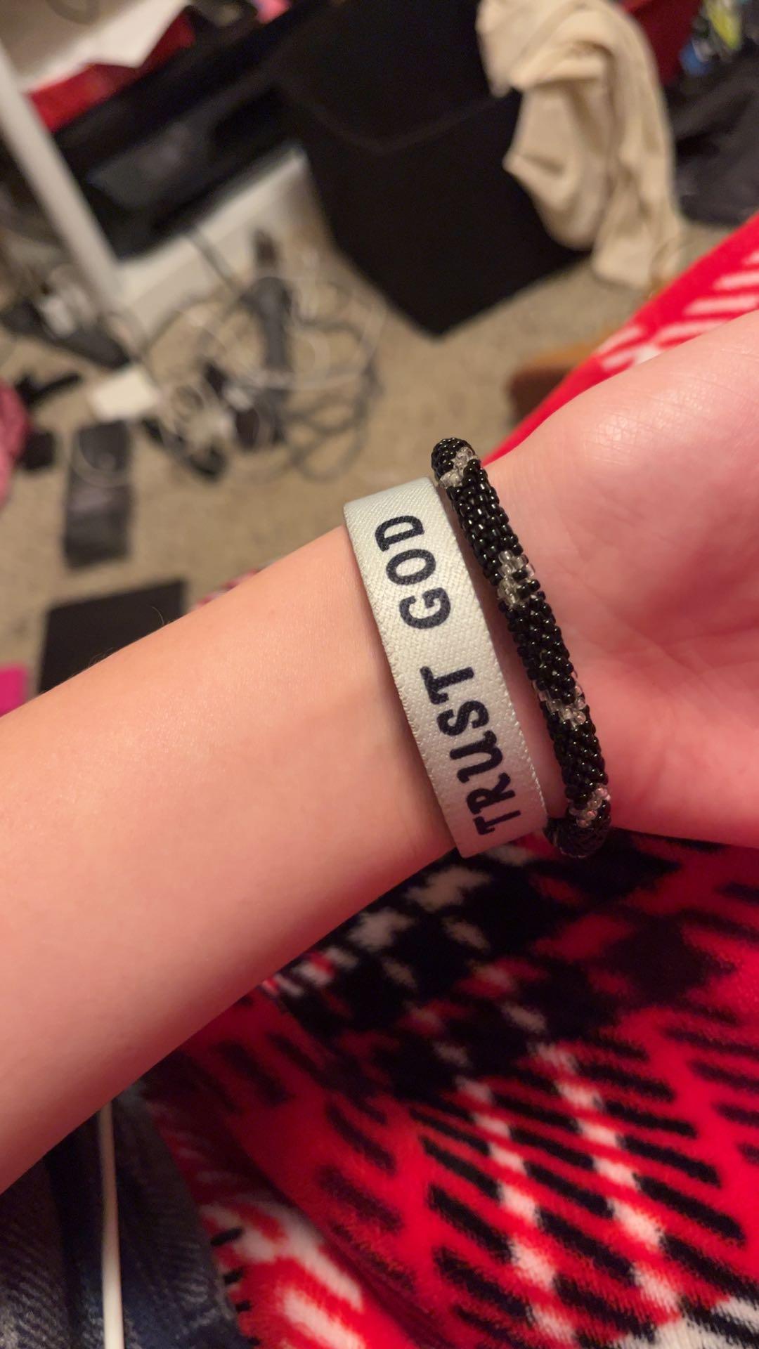 daily bible verse bracelet-Trust God - ewopt&yappy