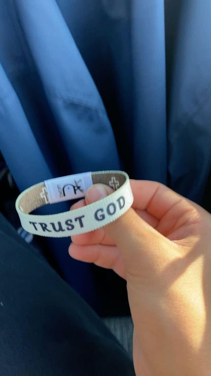 daily bible verse bracelet-Trust God - ewopt&yappy